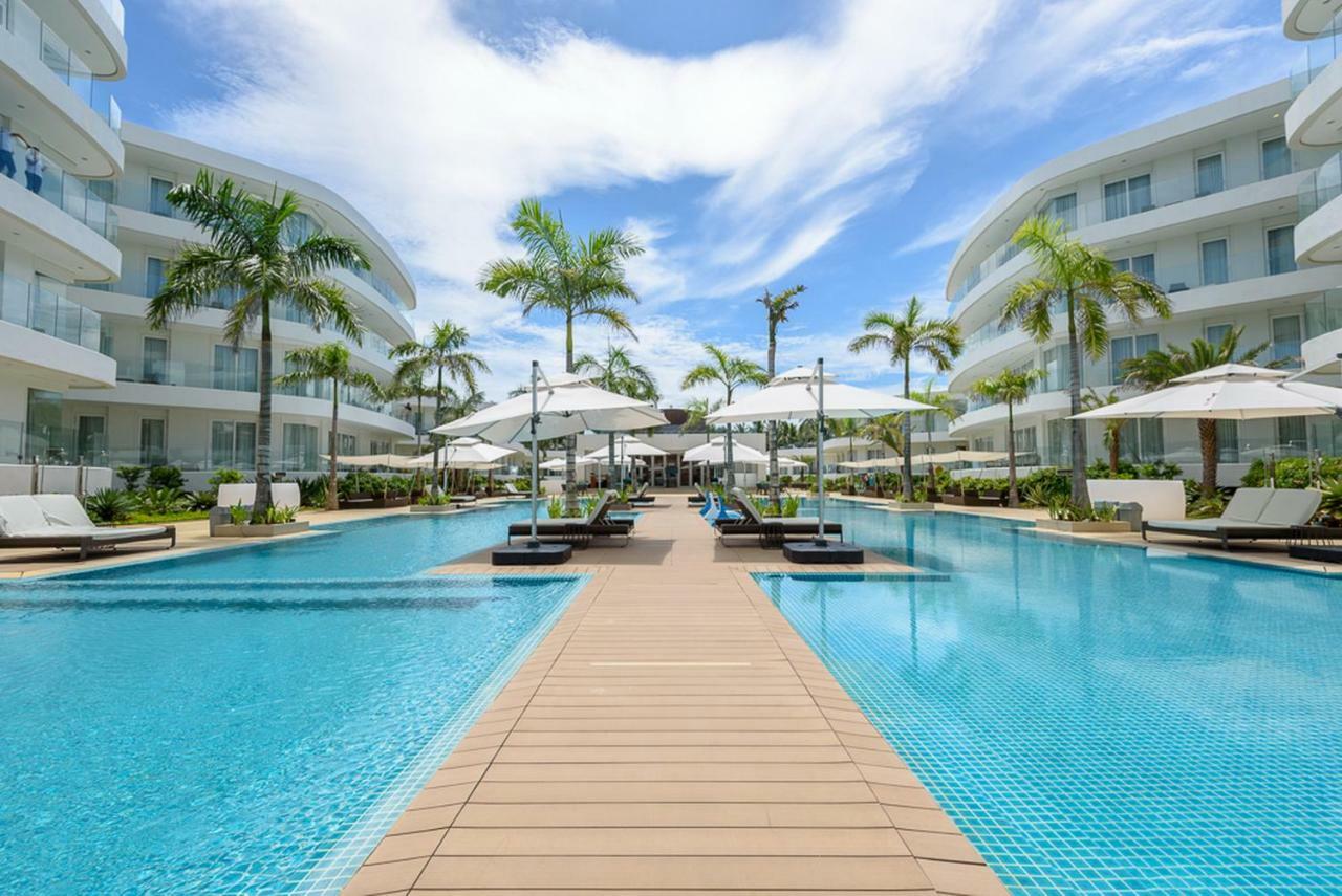 Отель Aqua Boracay Balabag  Экстерьер фото The swimming pool at the resort
