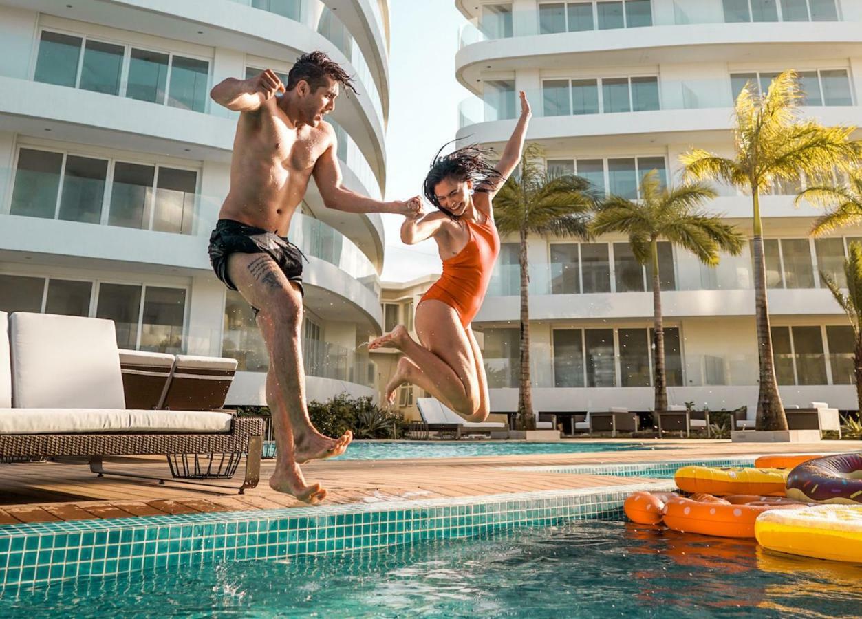 Отель Aqua Boracay Balabag  Экстерьер фото The swimming pool at the hotel